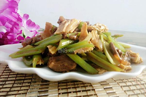 腐竹芹菜炒肉的做法图解8