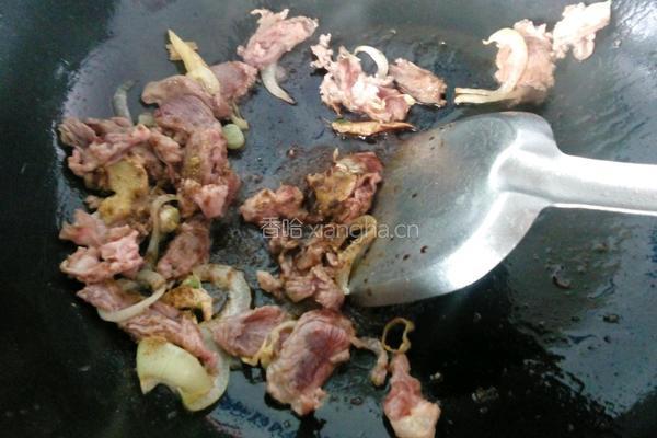 腐竹芹菜炒肉的做法图解3