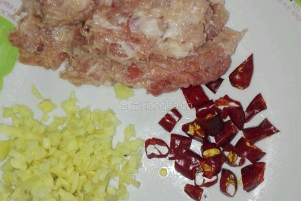 茄子炒豆角的做法图解3