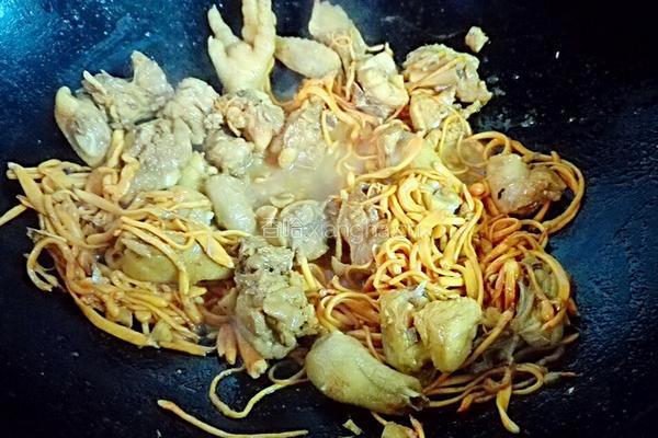 虫草花炒鸡肉的做法图解7