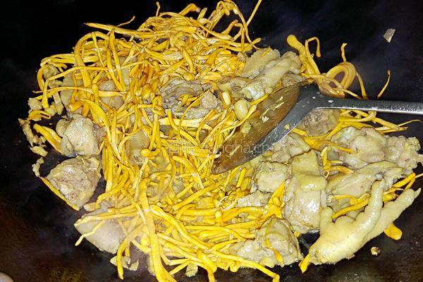 虫草花炒鸡肉的做法图解6