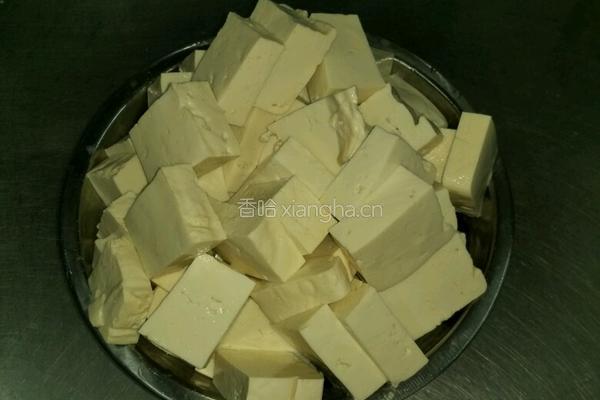 黄闷豆腐的做法图解2