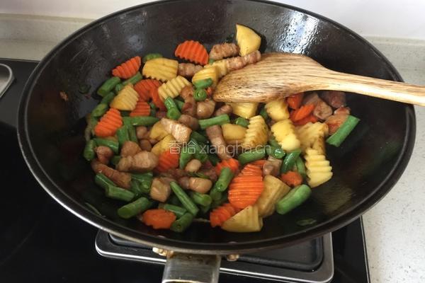 五花肉焖饭的做法图解5