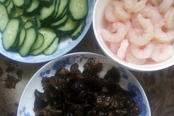 虾仁炒黄瓜的做法图解2