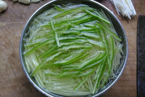 醋溜土豆丝的做法图解1