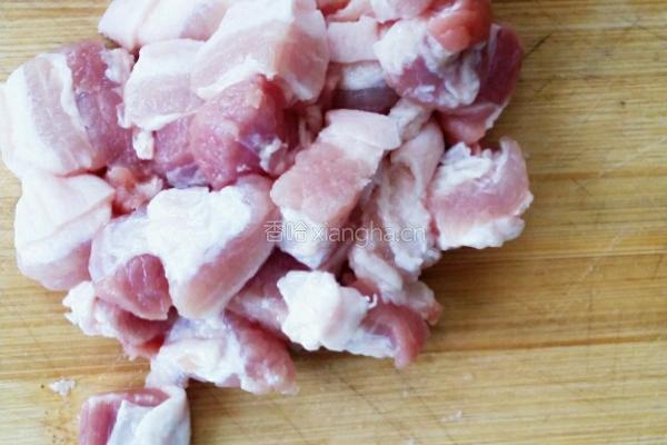 红烧肉炖豆角茄子的做法图解1