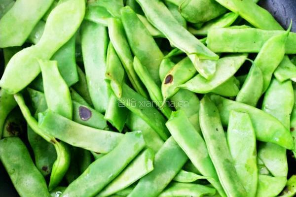 红烧肉炖豆角茄子的做法图解3