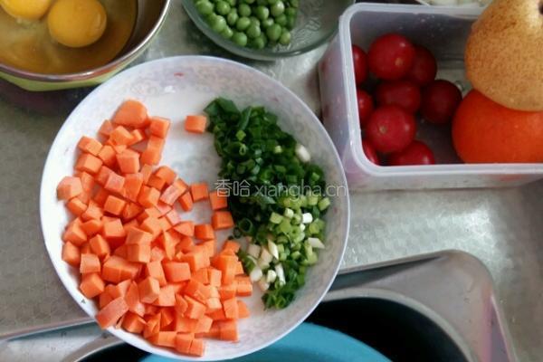 香肠炒饭的做法图解1