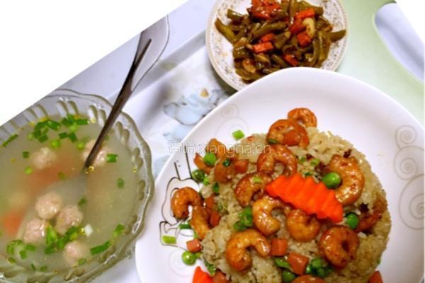 虾仁豌豆粒炒饭的做法图解6