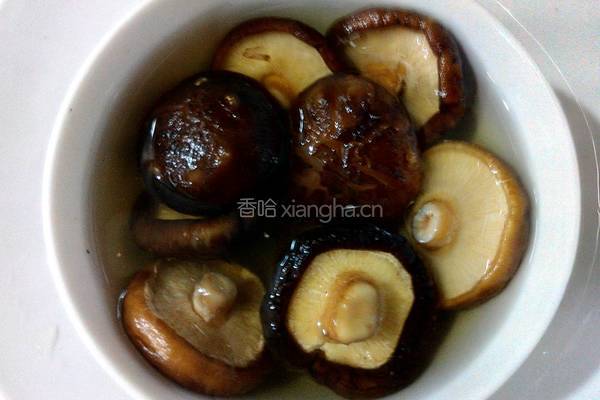 蚝油香菇扒生菜的做法图解2