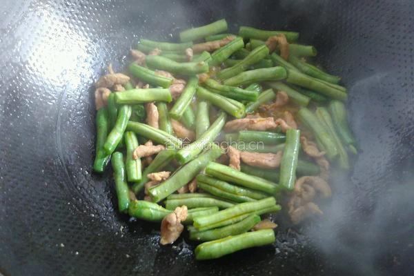 豆角肉丝焖面的做法图解5