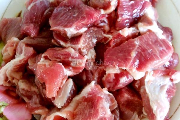 梅花肉烧蒜苔粉条的做法图解4
