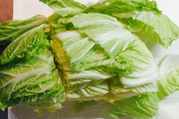白菜梅花肉千层锅的做法图解1