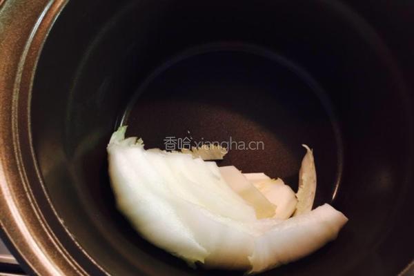 白菜梅花肉千层锅的做法图解2