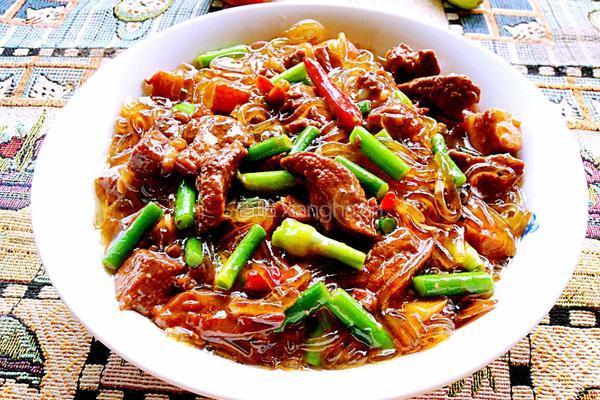 梅花肉烧蒜苔粉条的做法图解14