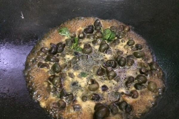 薄荷叶炒田螺的做法图解5