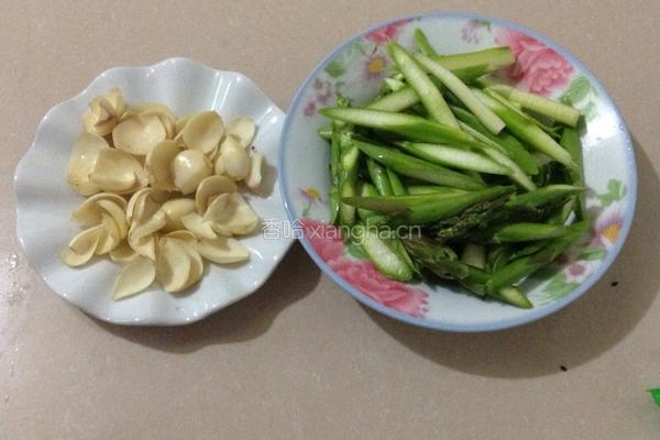 芦笋炒百合的做法图解2