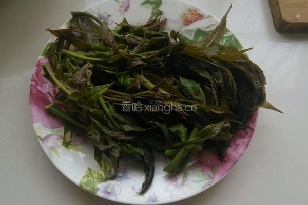 香椿芽炒鸡蛋的做法图解1
