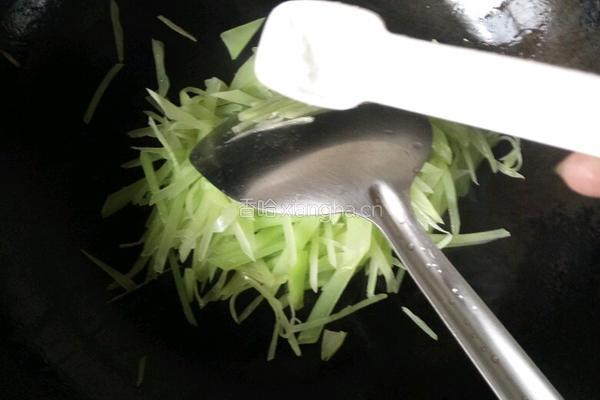 清炒莴笋的做法图解5