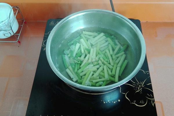 肉丝炒蒜苔的做法图解3