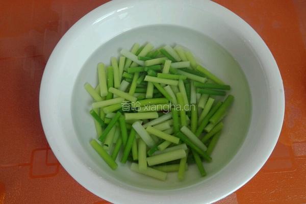 肉丝炒蒜苔的做法图解4