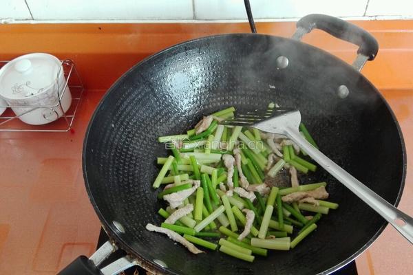 肉丝炒蒜苔的做法图解8