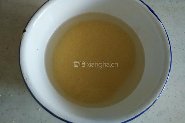 小米红糖大枣粥的做法图解1