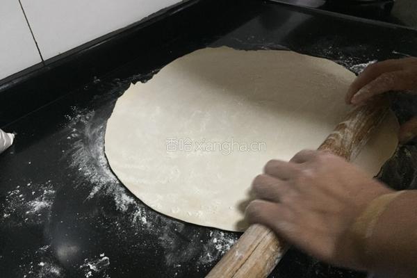 咸菜腊肥肠手擀面的做法图解2