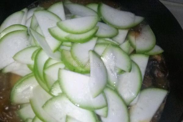 小公鸡粉条葫芦炖榛蘑的做法图解5