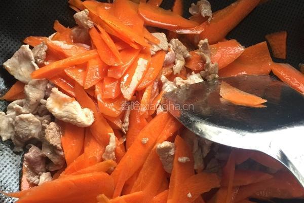 红萝卜炒肉片的做法图解5