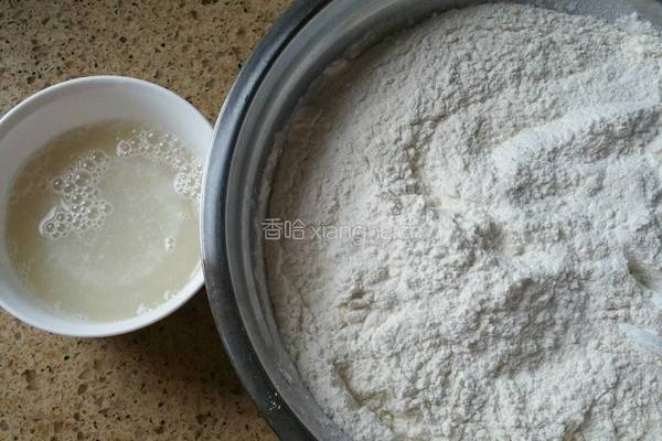 西葫芦肉包子的做法图解1