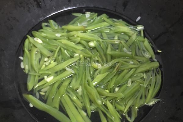 炒扁豆的做法图解2