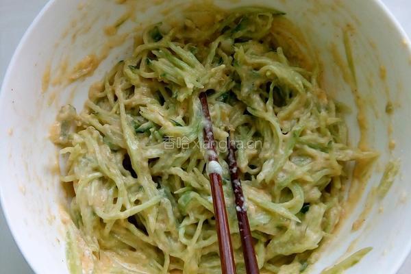 黄瓜鸡蛋饼的做法图解3