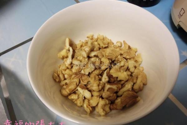 核桃朱古力蛋糕的做法图解1