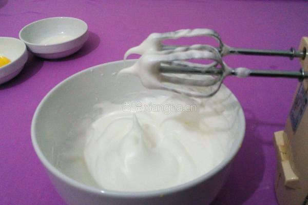 草莓生日蛋糕（戚风蛋糕）的做法图解11