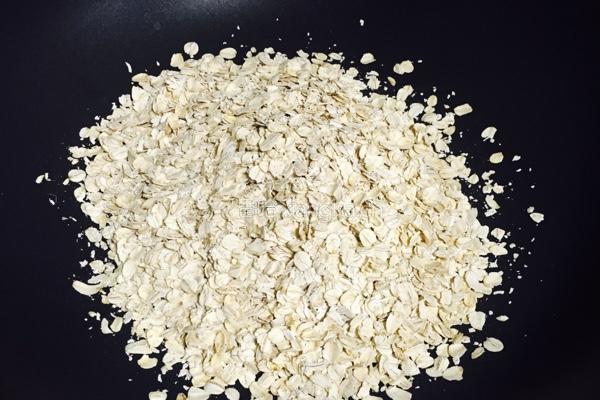 人气零食——燕麦巧克力“饼干”的做法图解1