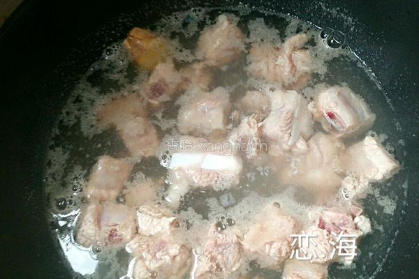 青木瓜胡萝卜红枣炖排骨的做法图解3