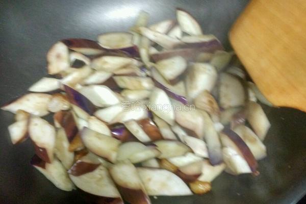 茄子炒肉片的做法图解2