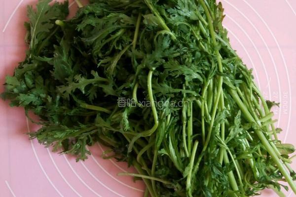 凉拌茼蒿的做法图解1