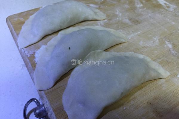 东北三鲜韭菜盒子的做法图解3