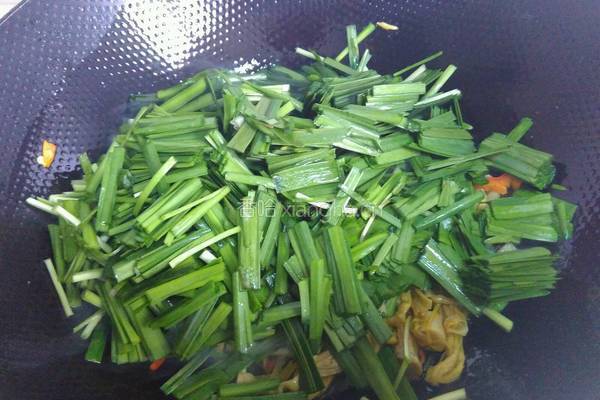 韭菜炒芦苇笋的做法图解4