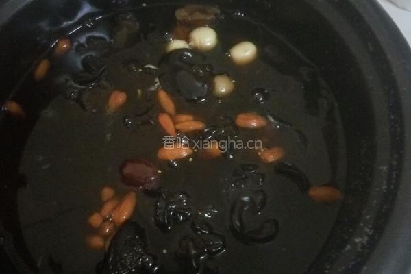 黑木耳红枣莲子羹的做法图解5