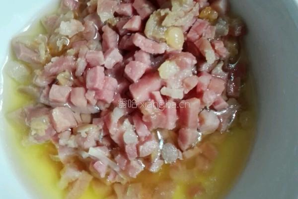 蚕豆火腿焖饭的做法图解1