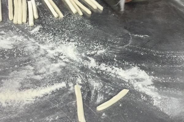 江米条的做法图解5