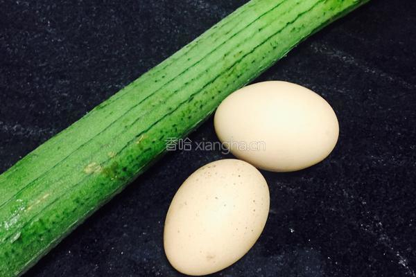 丝瓜炒鸡蛋的做法图解1