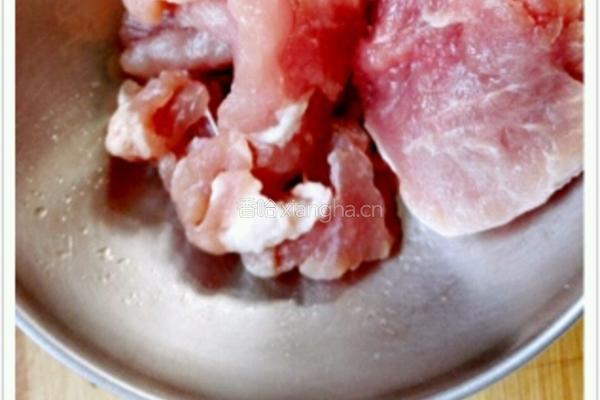 山药木耳炒肉的做法图解1