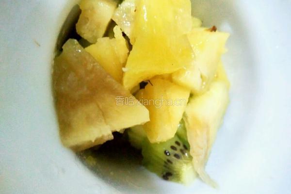 菠萝奇异果冰沙的做法图解5
