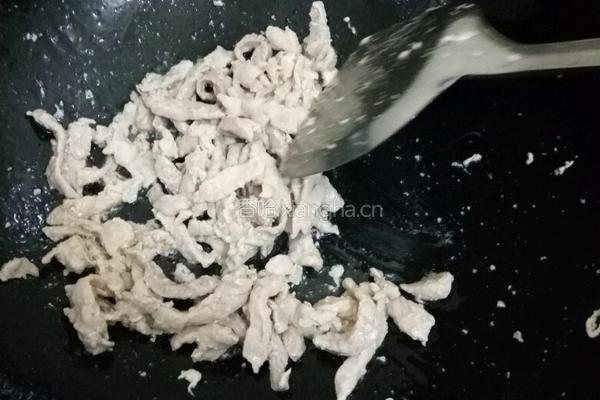 青椒炒肉丝(加蛋清)的做法图解2