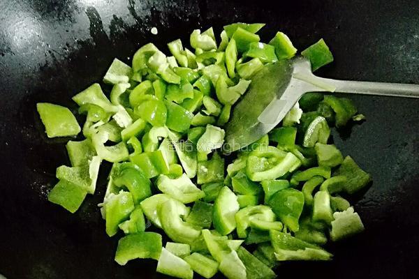 甜椒炒牛肉的做法图解4