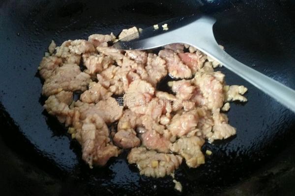 蒜香牛肉的做法图解2